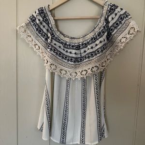 Entro Brand Women’s Top, Size Large.